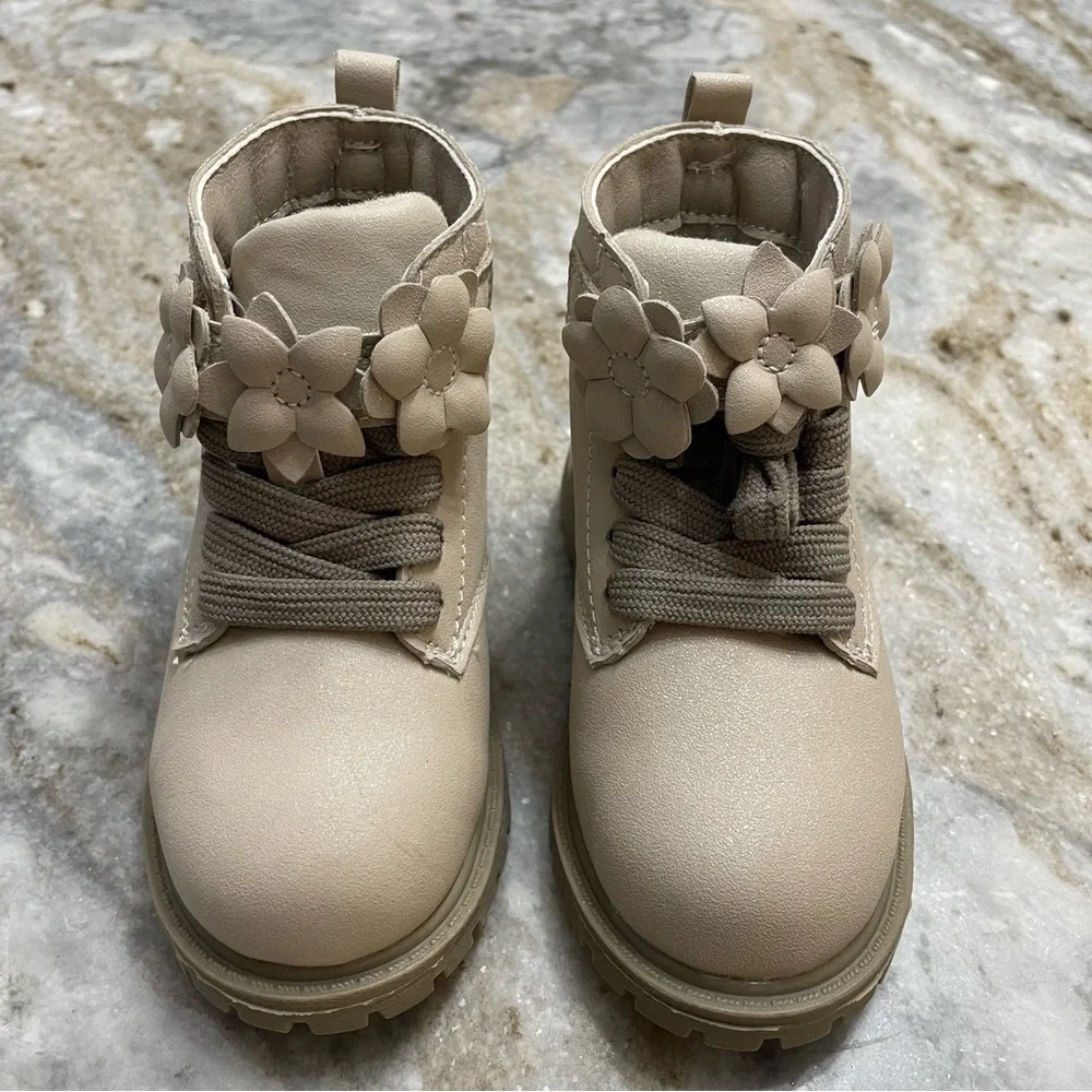 NEW Carter's Daffodil Toddler High-Top Boots Girls 7M in Khaki